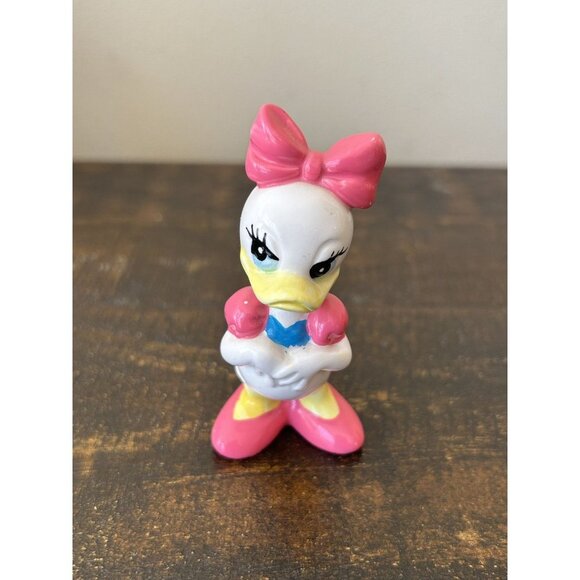 Disney Daisy Duck Figurines Glass Enesco Mickey & Co Holiday Ski Pink Bow Donald - Picture 6 of 12